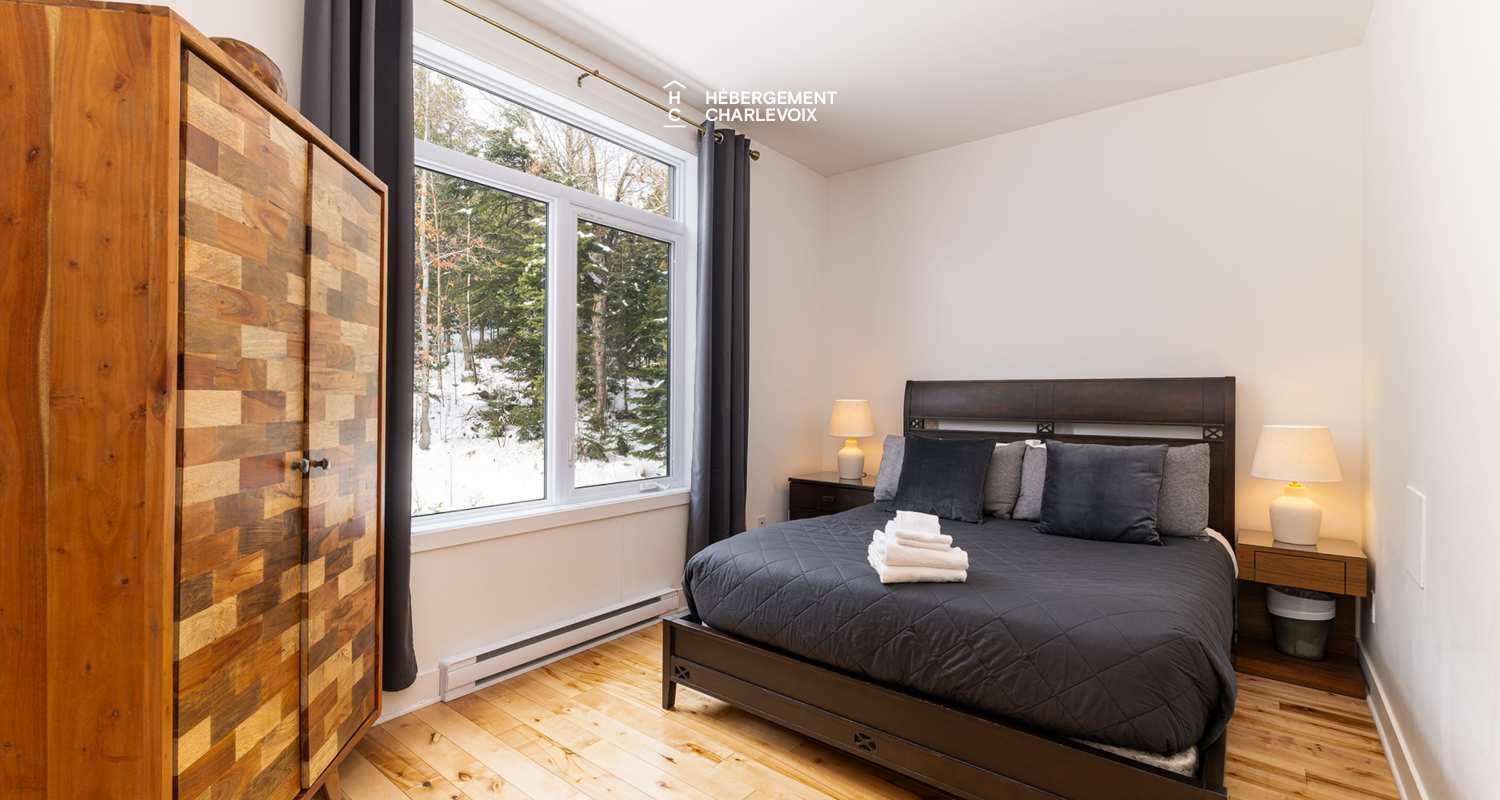 AUB-150 -  Majestic view of the river and the Charlevoix Massif